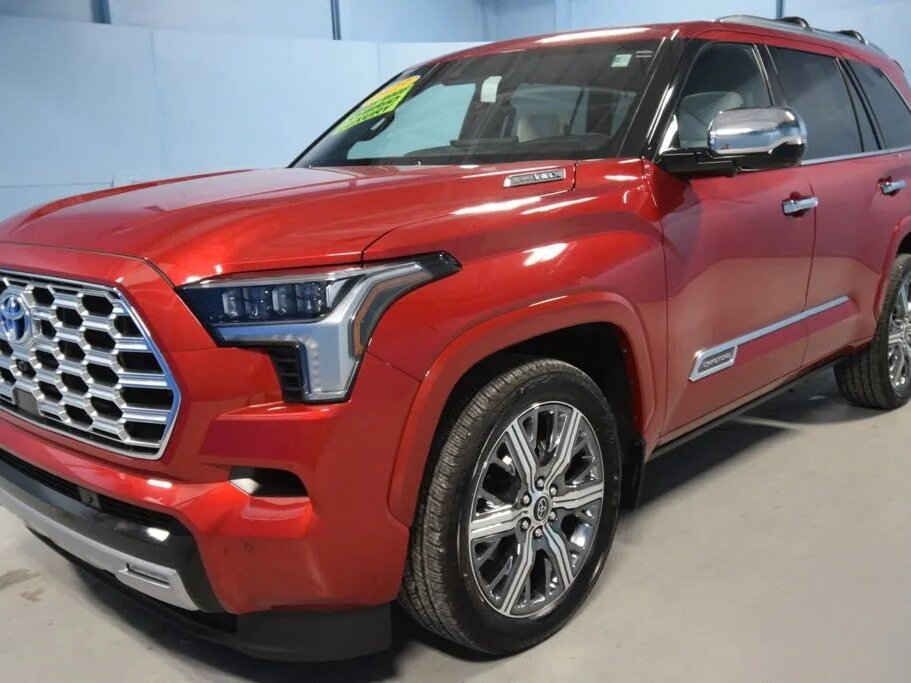 Открыть фотографии: Toyota Sequoia III