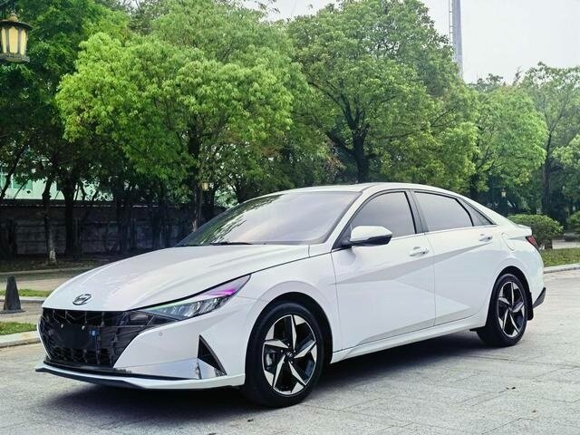 Открыть фотографии: Hyundai Elantra VII (CN7)