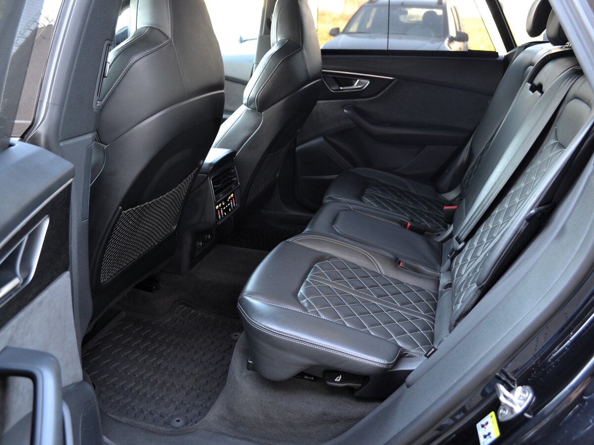 AUDI Q8 - фото 17