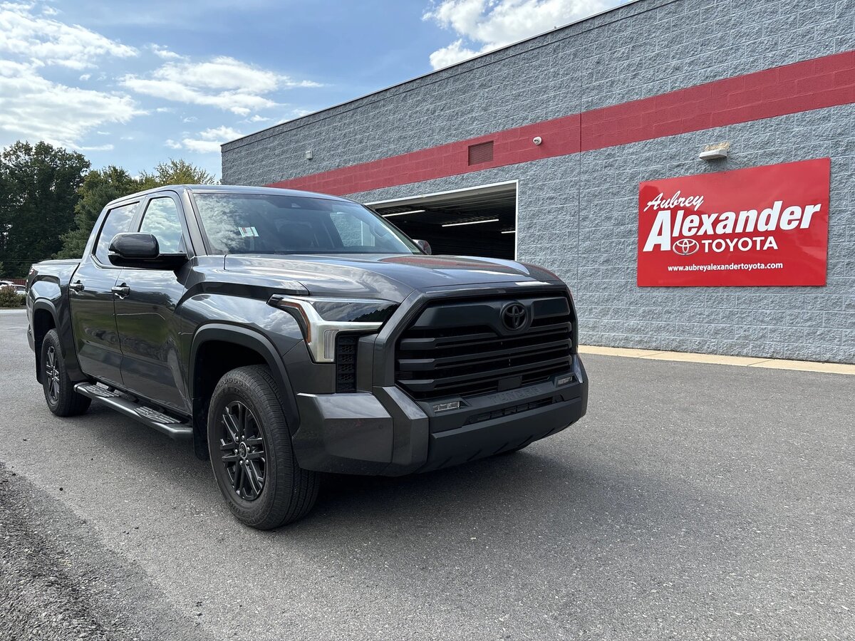 Открыть фотографии: Toyota Tundra III
