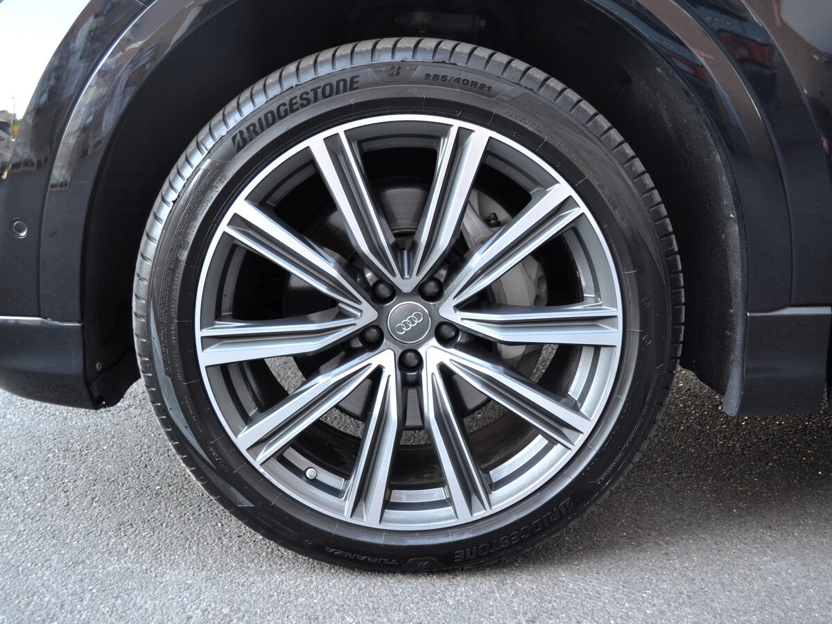 AUDI Q8 - фото 7