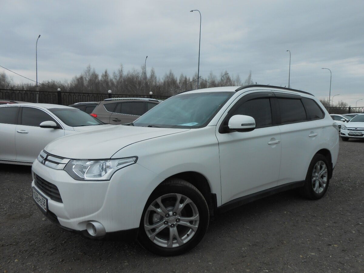 Открыть фотографии: Mitsubishi Outlander III