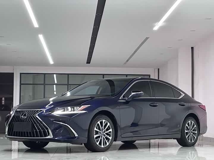 Открыть фотографии: Lexus ES VII Рестайлинг