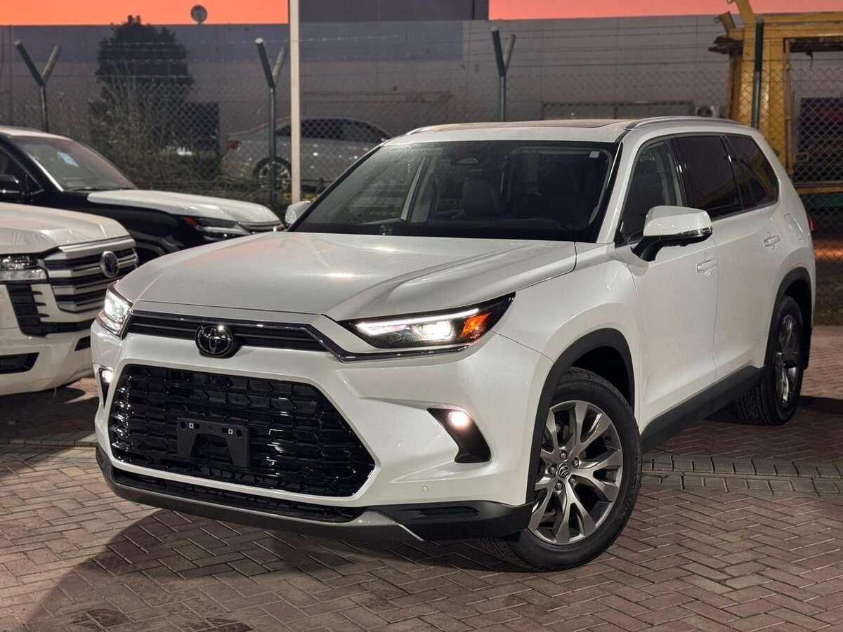 Открыть фотографии: Toyota Grand Highlander