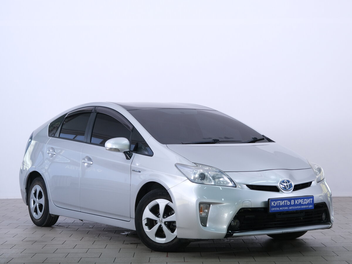 Открыть фотографии: Toyota Prius III Рестайлинг (XW30)