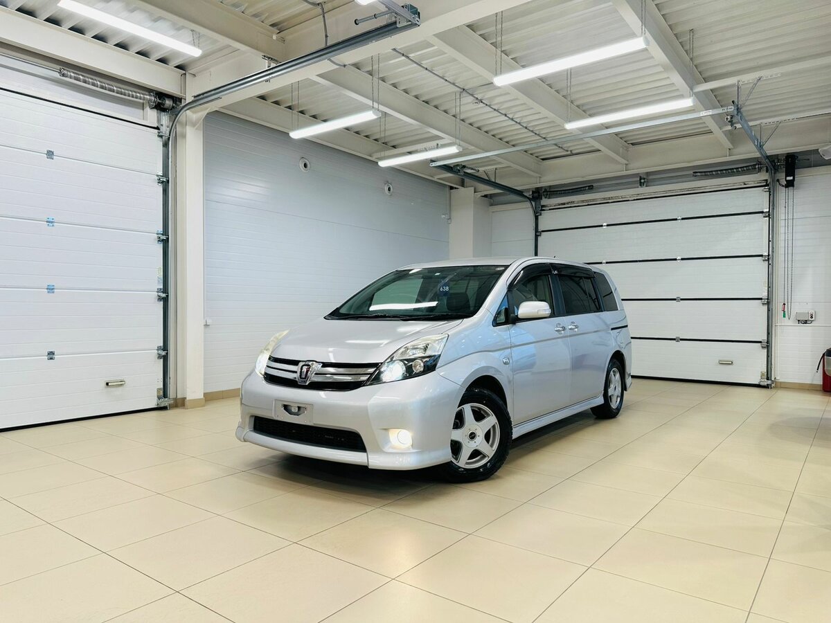Toyota ISis I Рестайлинг