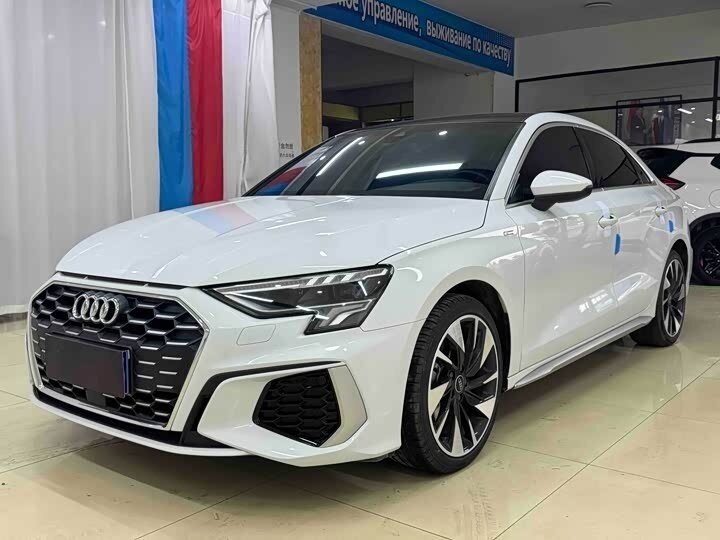 Audi A3 35 TFSI Long IV (8Y)