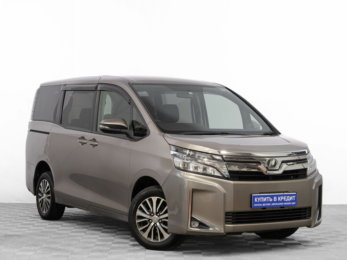 Открыть фотографии: Toyota Voxy III (R80) Рестайлинг