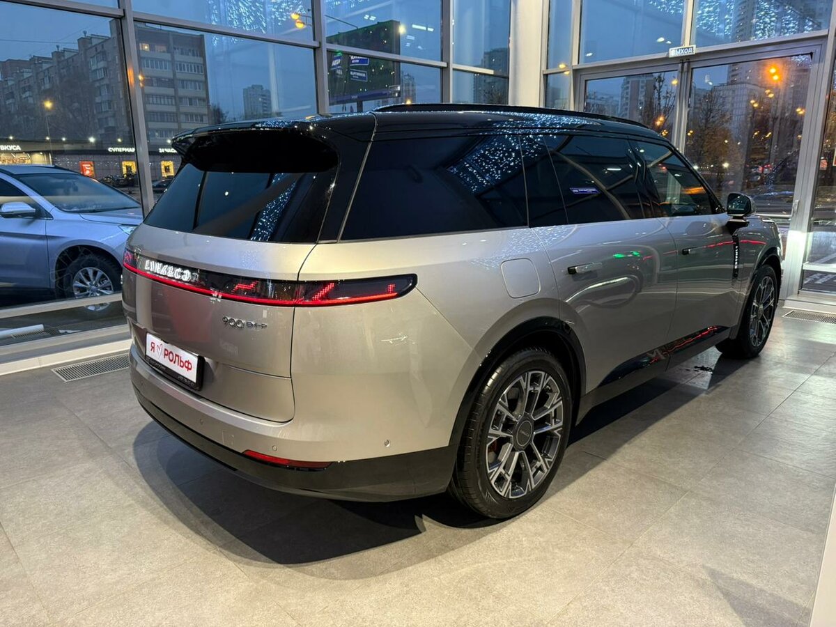 Открыть фотографии: Lynk & Co 900