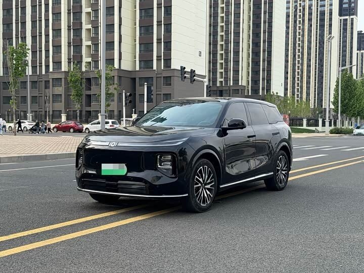 Открыть фотографии: Changan Qiyuan Q07