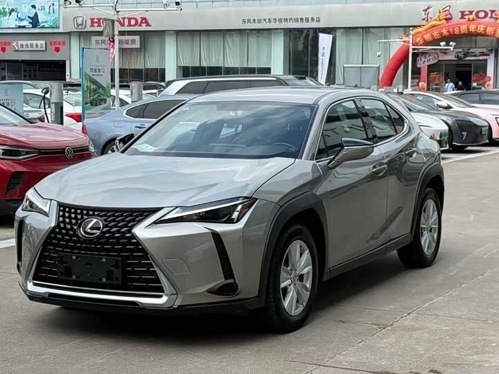Открыть фотографии: Lexus UX I