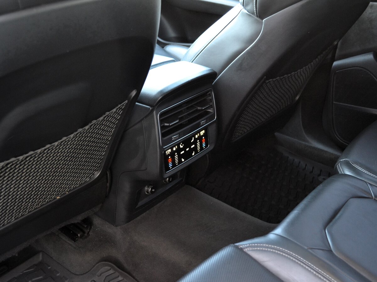 AUDI Q8 - фото 18