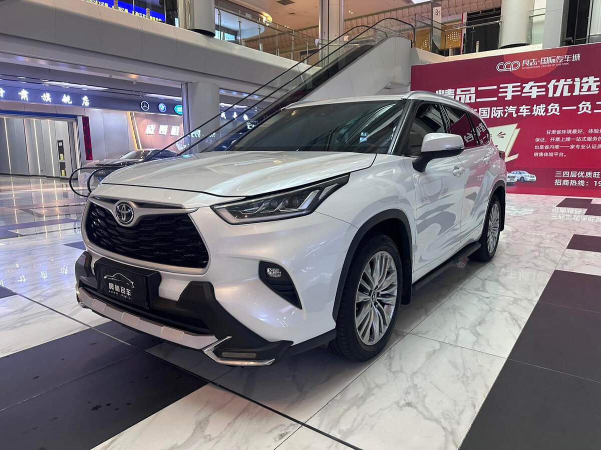 Открыть фотографии: Toyota Highlander IV (XU70)