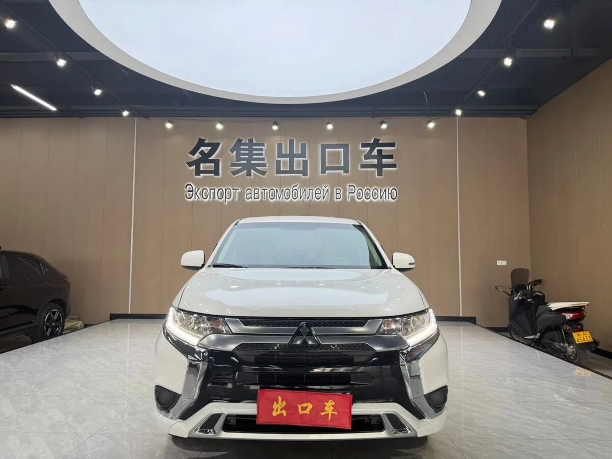 Открыть фотографии: Mitsubishi Outlander III Рестайлинг 3