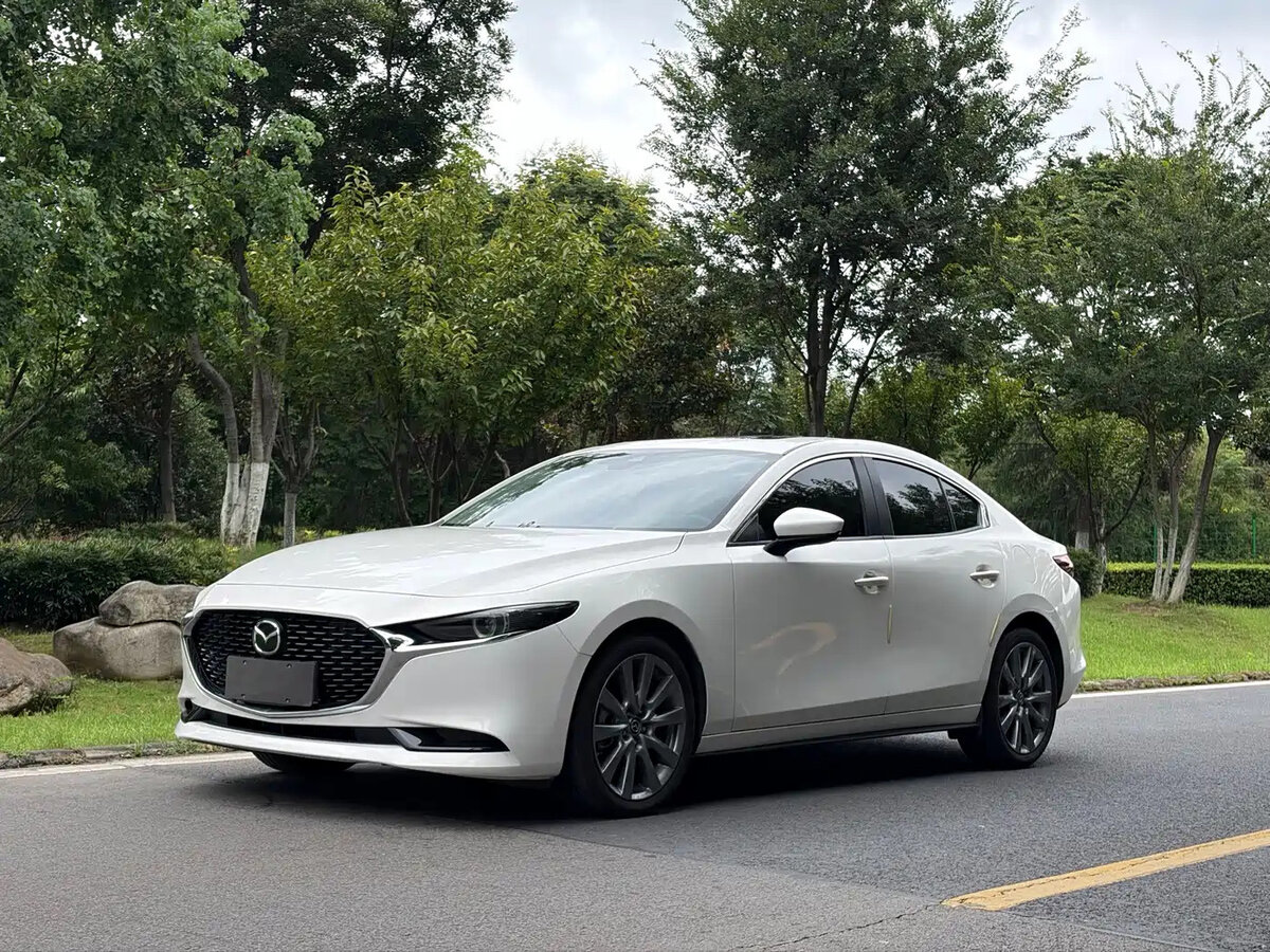 Открыть фотографии: Mazda 3 IV (BP)