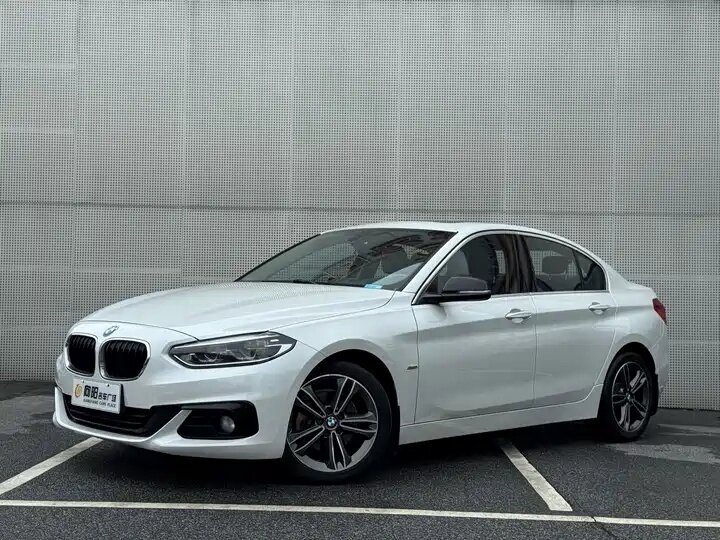 Открыть фотографии: BMW 1 серии III (F52)
