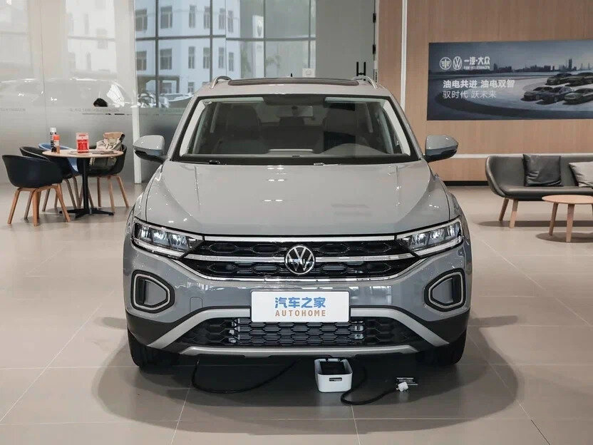 Открыть фотографии: Volkswagen T-Roc I (China Market) Рестайлинг