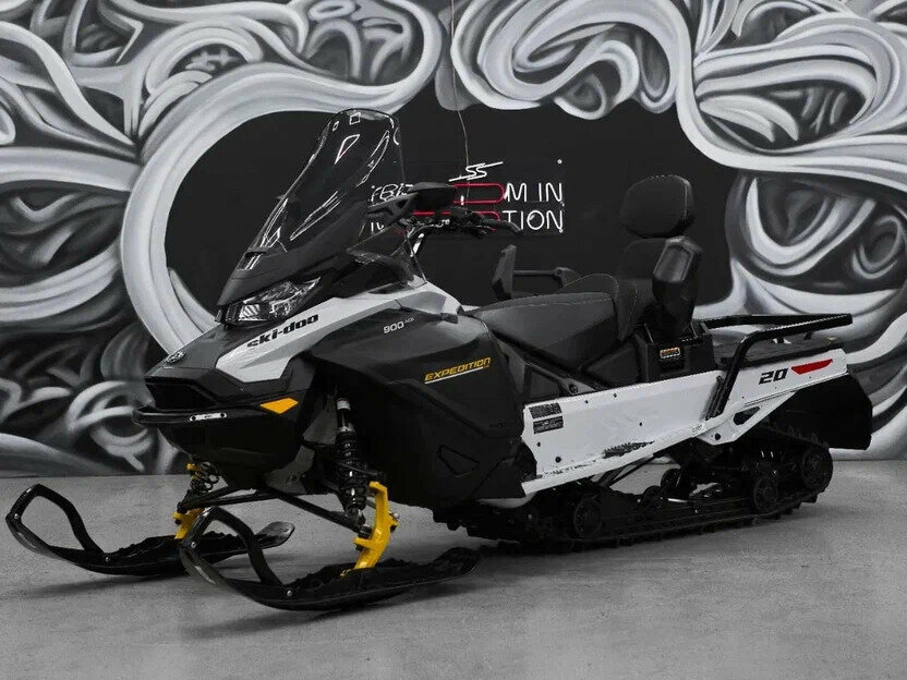 BRP Ski-Doo Expedition 900