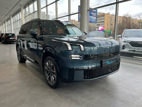 Lynk & Co 900