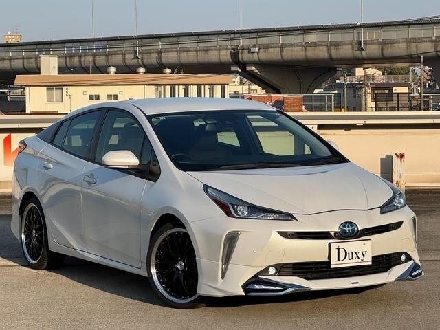 Открыть фотографии: Toyota Prius IV Рестайлинг (XW50)
