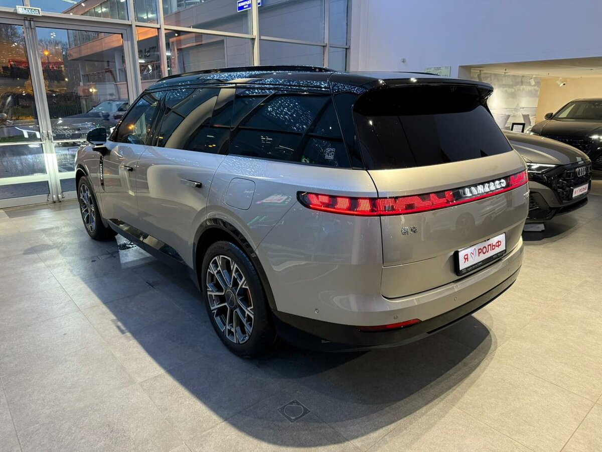 Открыть фотографии: Lynk & Co 900