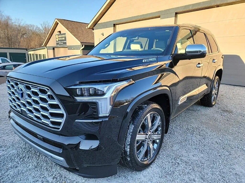 Открыть фотографии: Toyota Sequoia III