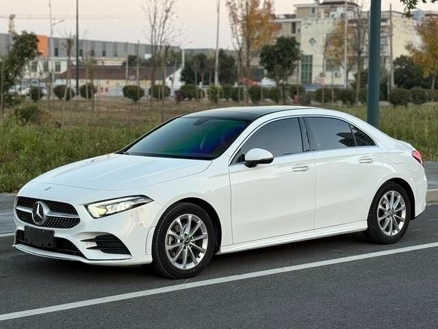 Mercedes-Benz A-Класс 180 IV (W177)