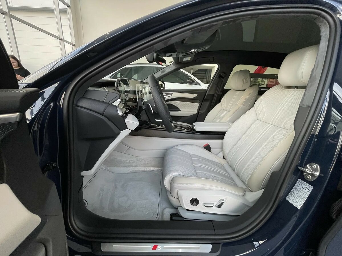 Открыть фотографии: Audi A6 VI (C9)