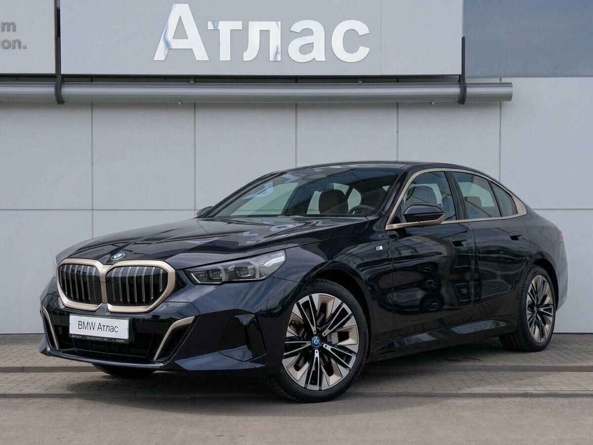 Открыть фотографии: BMW i5