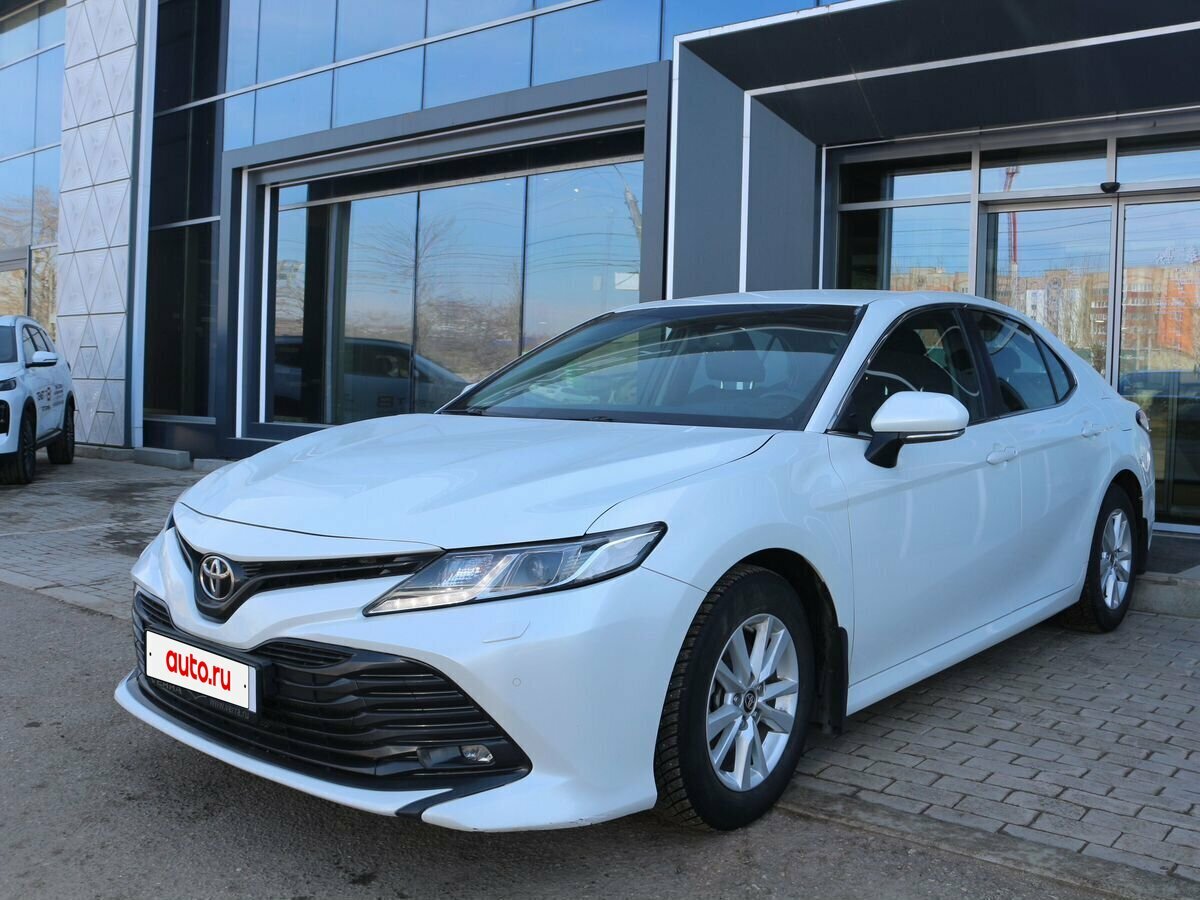 Toyota Camry VIII (XV70)