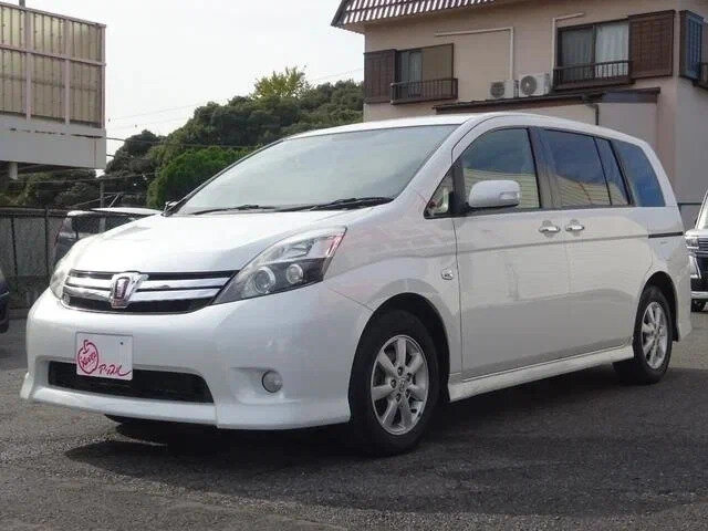 Toyota ISis I Рестайлинг