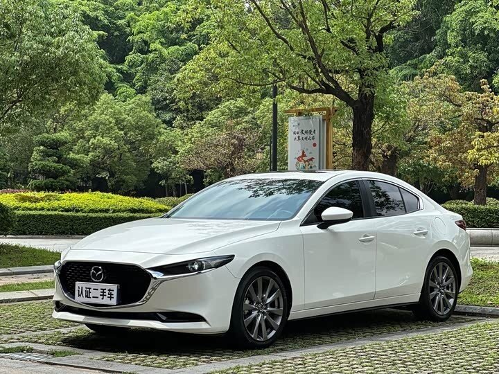 Открыть фотографии: Mazda 3 IV (BP)
