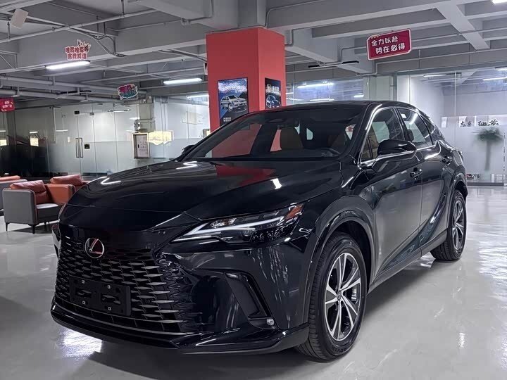 Открыть фотографии: Lexus RX V