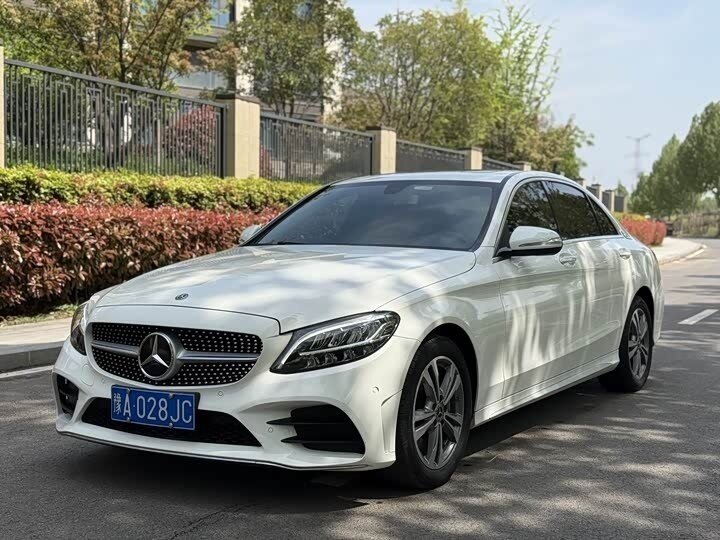 Открыть фотографии: Mercedes-Benz C-Класс IV (W205) Рестайлинг