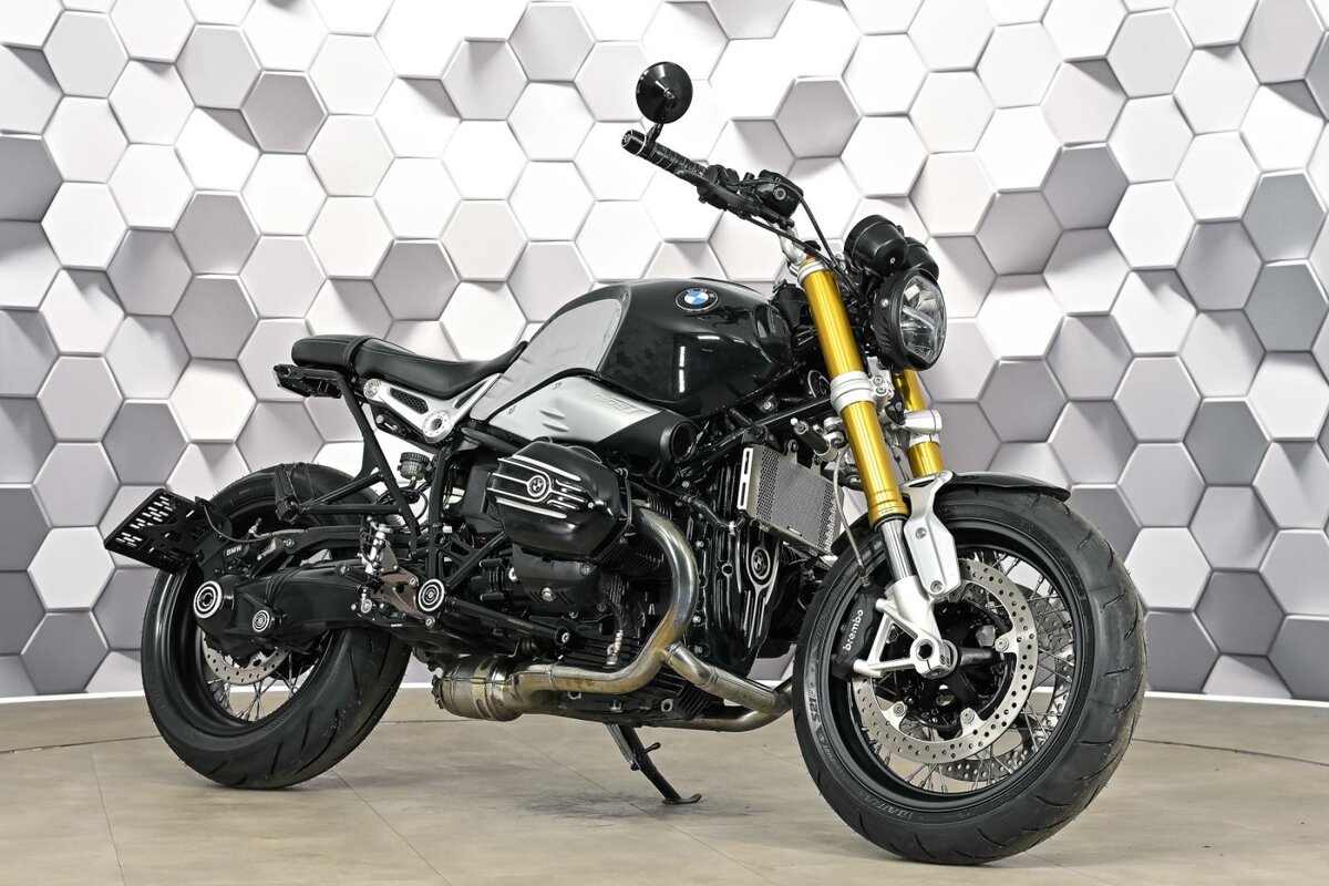 BMW R nine T