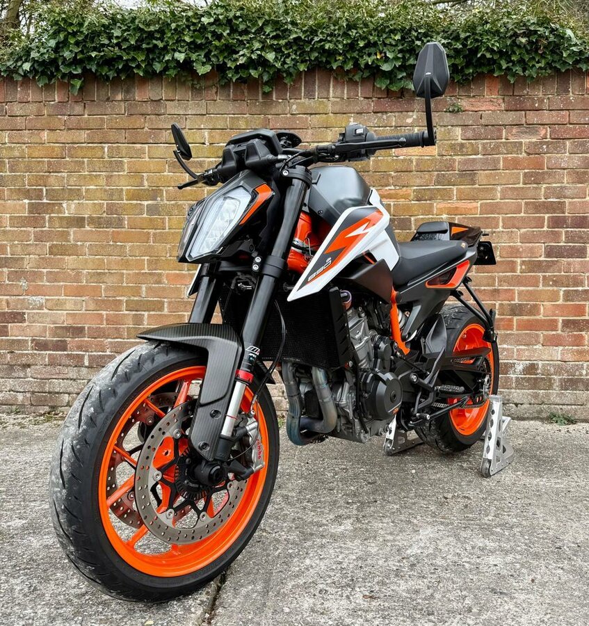 KTM 890 Duke R