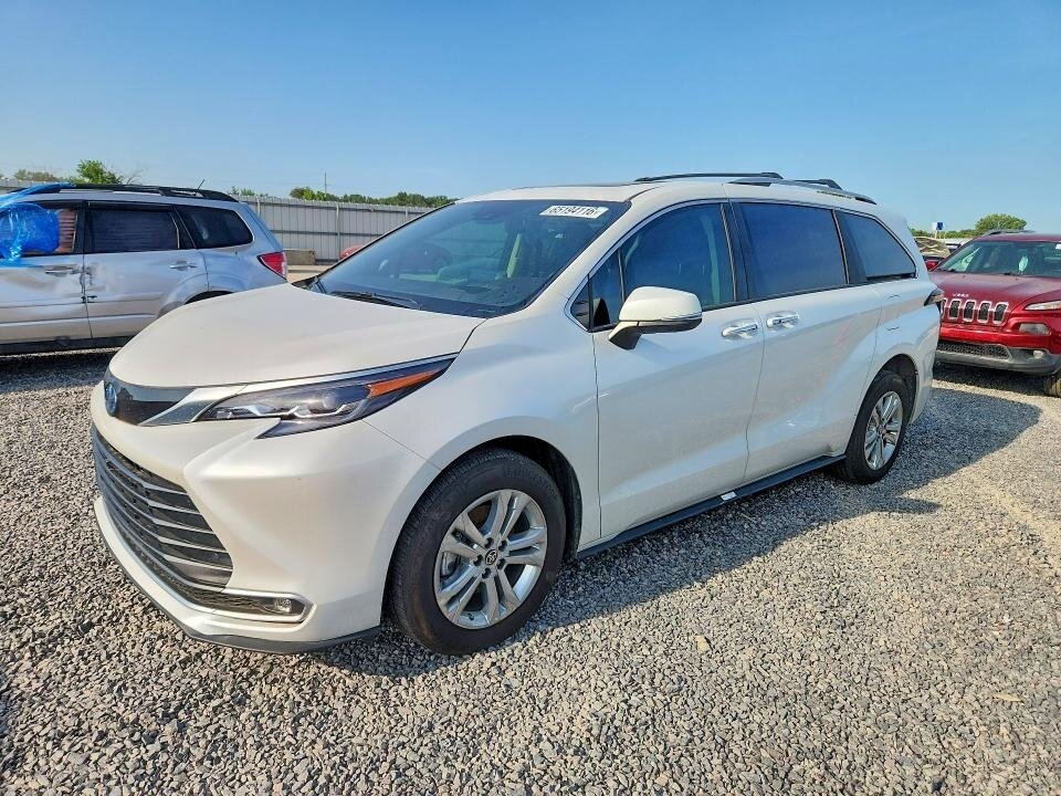 Открыть фотографии: Toyota Sienna IV