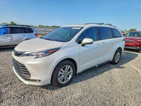 Toyota Sienna IV