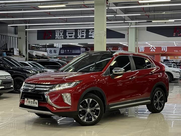 Открыть фотографии: Mitsubishi Eclipse Cross I