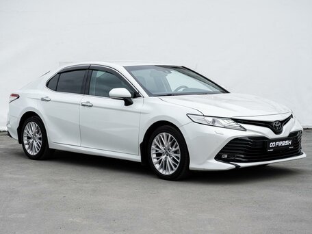 Toyota Camry VIII (XV70)