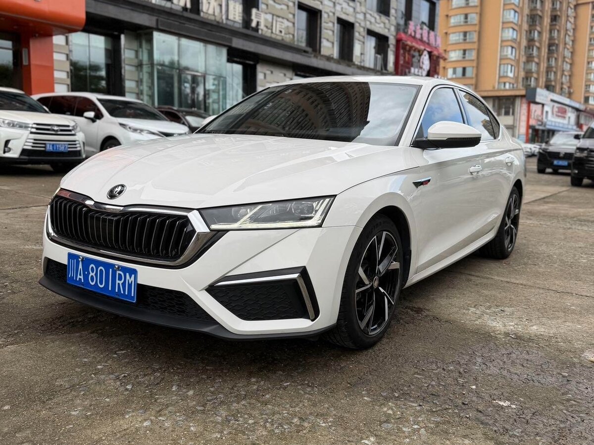 Открыть фотографии: Skoda Octavia IV (A8)