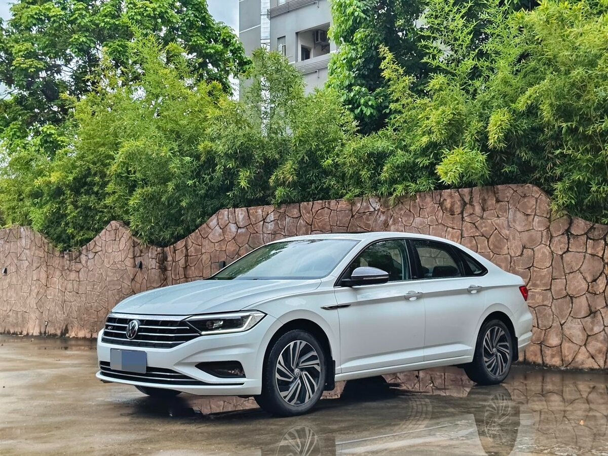 Открыть фотографии: Volkswagen Sagitar III