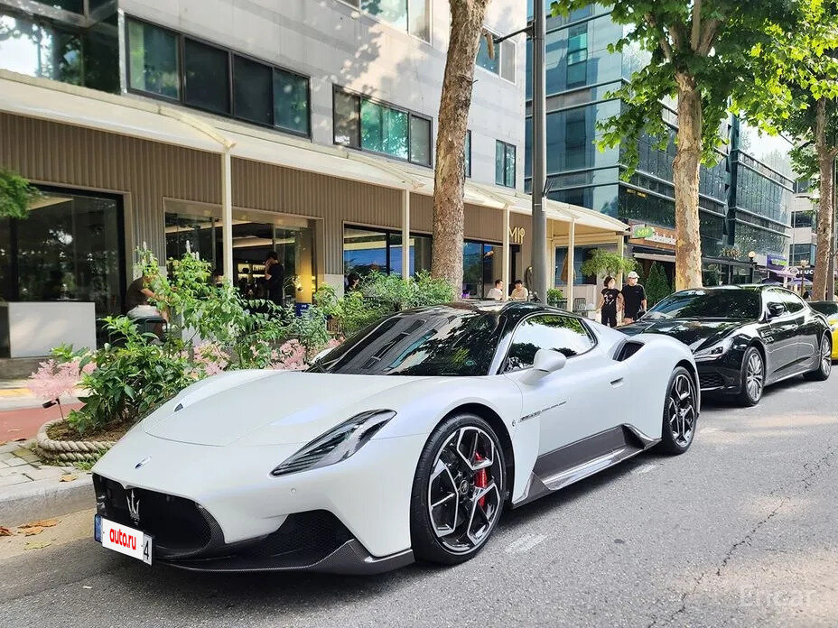 Maserati MC20