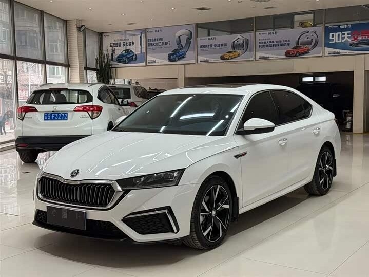 Открыть фотографии: Skoda Octavia IV (A8)
