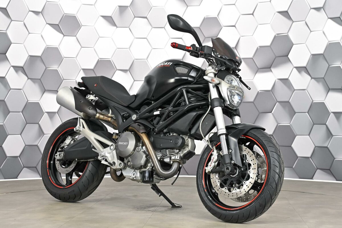Ducati Monster 696