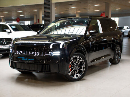 Lynk & Co 900