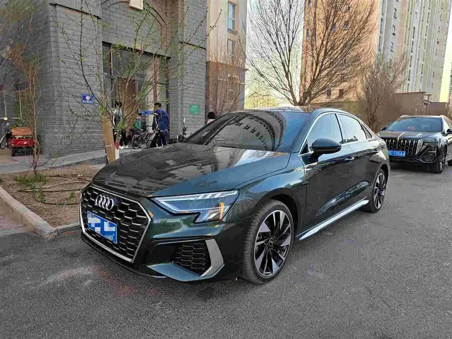 Audi A3 35 TFSI Long IV (8Y)