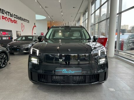Lynk & Co 900
