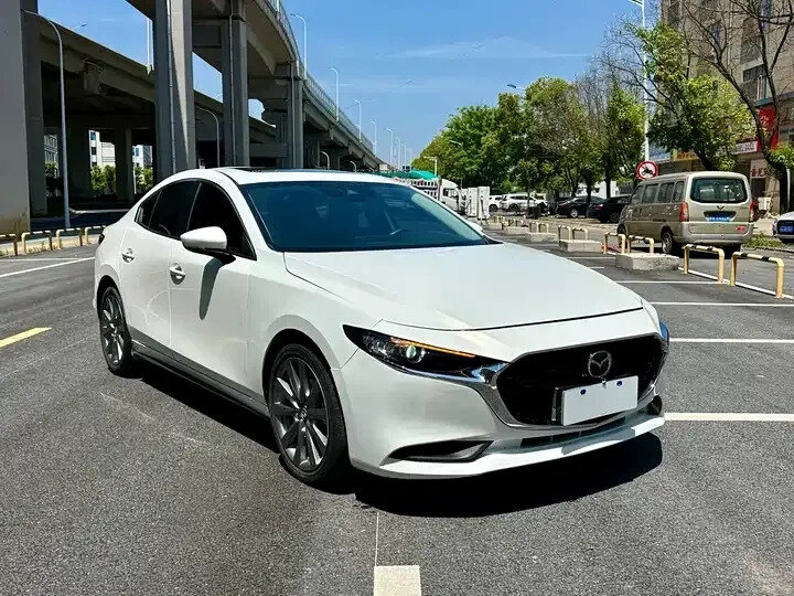 Открыть фотографии: Mazda 3 IV (BP)