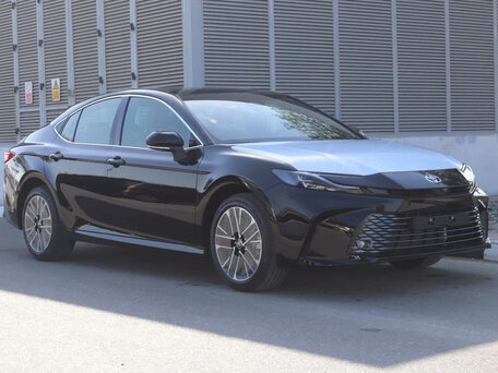 Toyota Camry IX (XV80)